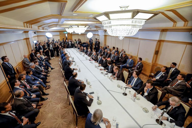 Presidente da República, Luiz Inácio Lula da Silva, durante reunião com integrantes da Associação Brasileira das Indústrias Exportadoras de Carnes (ABIEC).
Hotel Imperial - Japão

Foto: Ricardo Stuckert / PR