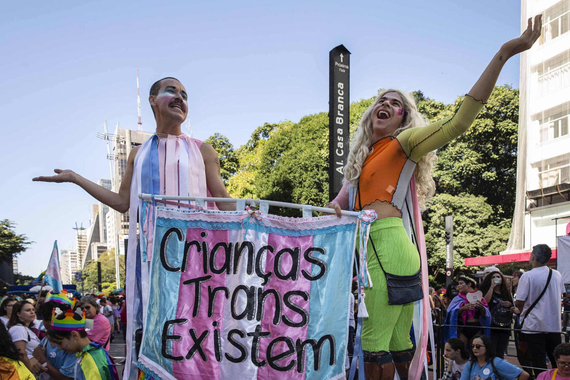 Médico que descumprir resolução sobre jovens trans será punido, diz CFM