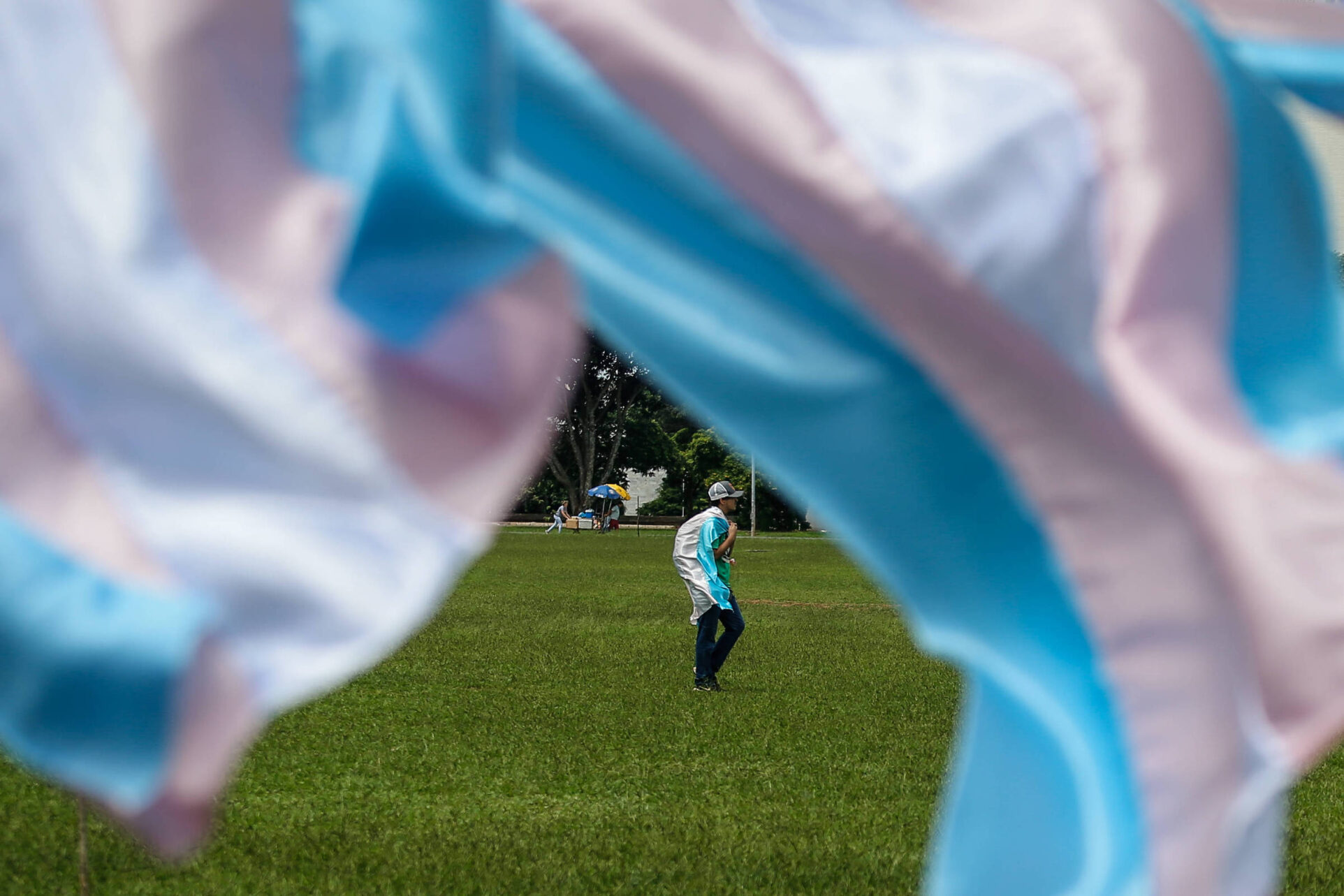 Projetos de lei no Congresso preveem prender médicos por prescrever tratamento para jovens trans