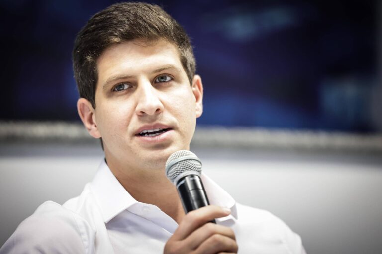Painel: TCE-PE trava análise de sobrepreço em instalação de energia solar em escolas do Recife