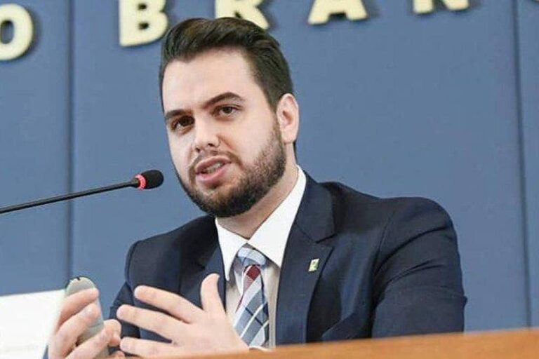 Painel: Justiça dos EUA marca audiência de ação que aponta fraude em entrada de ex-assessor de Bolsonaro no país