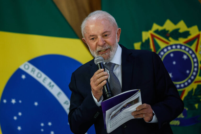 Lula deve procurar presidentes de partidos na volta ao Brasil para avançar com reforma ministerial