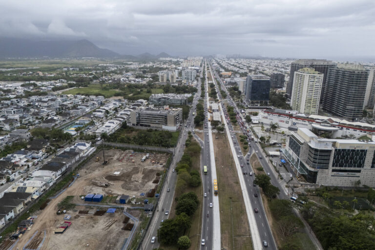 Governo Castro reativa banco privado sob disputa bilionária e influência política