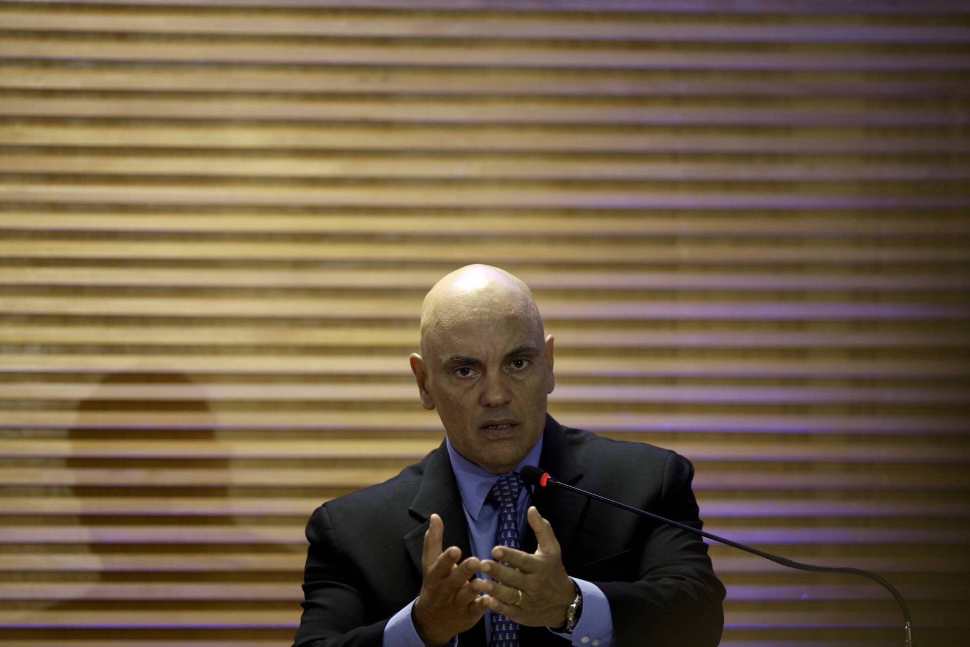 Moraes tira da cadeia mais 11 réus do 8/1 após domiciliar a mulher que pichou estátua