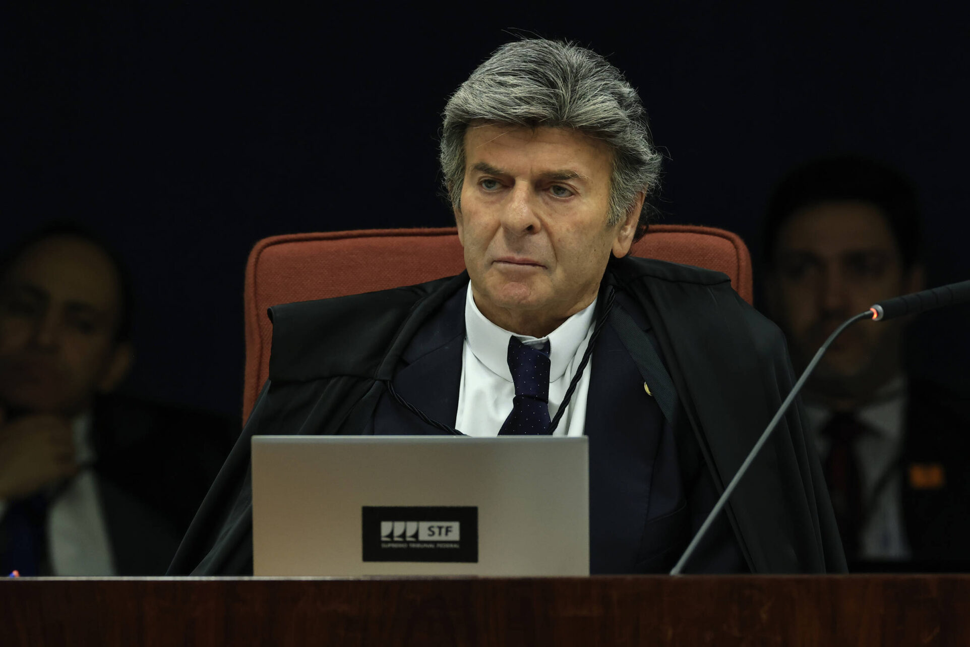 Fux gera incômodo no STF ao se descolar de Moraes após 500 casos do 8 de janeiro