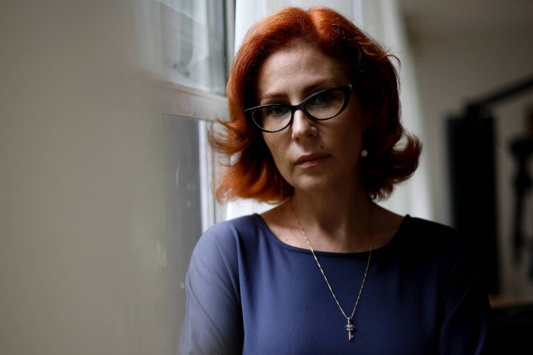 Zambelli diz se arrepender de dia da perseguição armada e se vê abandonada por Bolsonaro