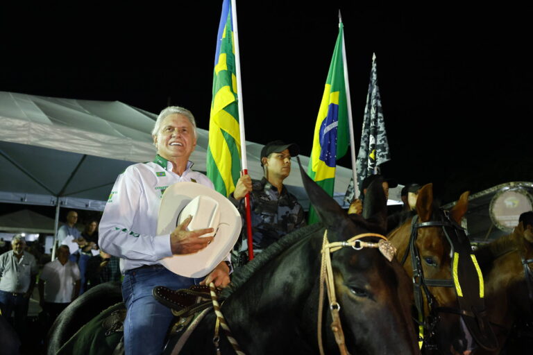 Caiado lança pré-candidatura ao Planalto com partido dividido e bolsonarismo desconfiado