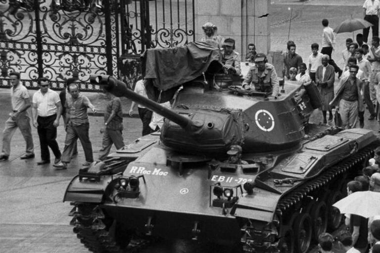 Opinião - Elio Gaspari: O dia 26 de março em 2025, quando Bolsonaro virou réu no STF, e em 1964