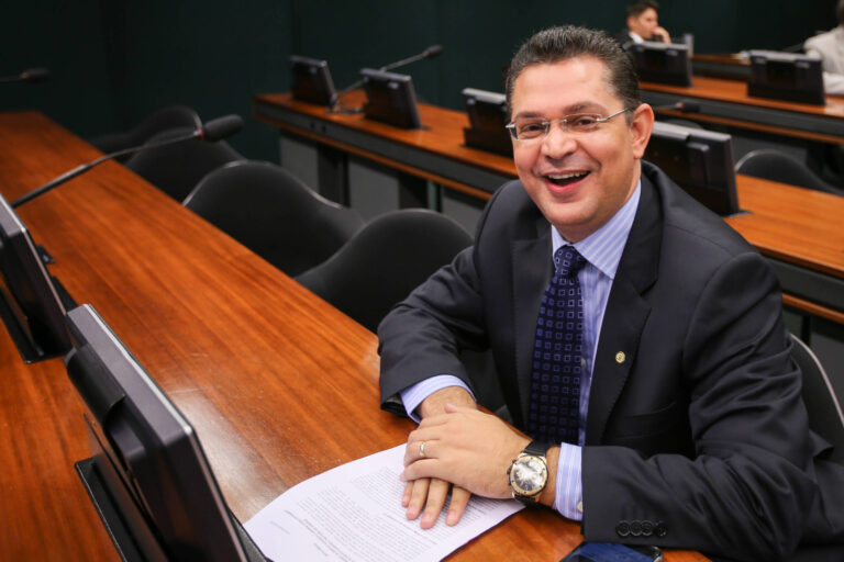 Brasília Hoje: Líder do PL pede a Moraes visita de liderança religiosa para mulher que pichou estátua