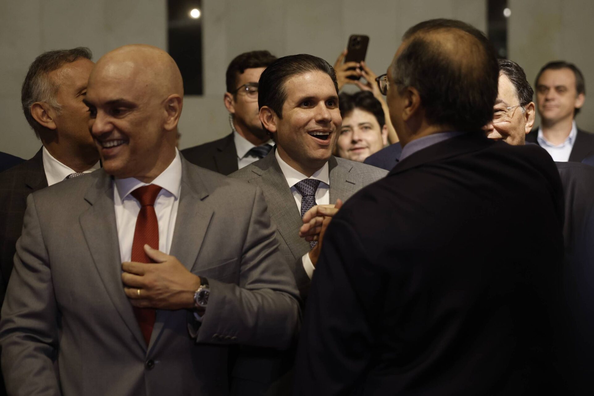 Brasília Hoje: Moraes e Dino vão a lançamento de livro de Pacheco em dia de pressão por anistia ao 8/1