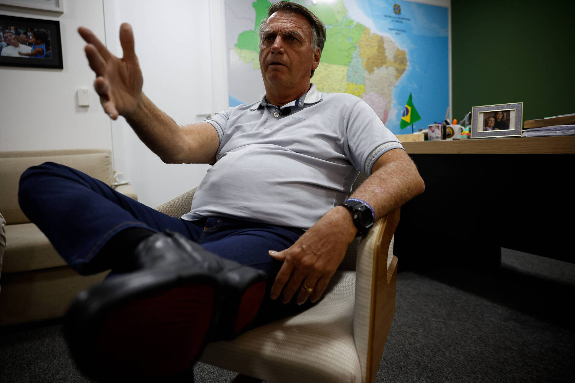 Bolsonaro ironiza Moraes por voo da FAB: 'Tinha que viajar em avião de carreira para ser aplaudido'