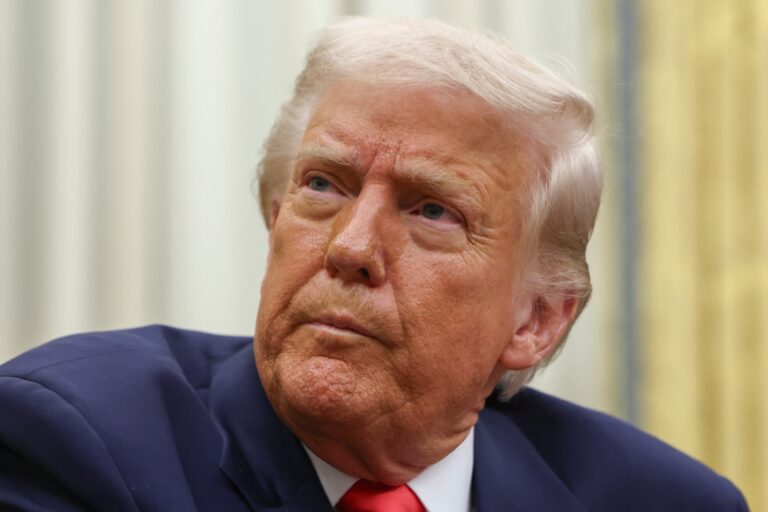 Trump diz que 'haverá bombardeios' se Irã não chegar a acordo sobre programa nuclear com EUA
