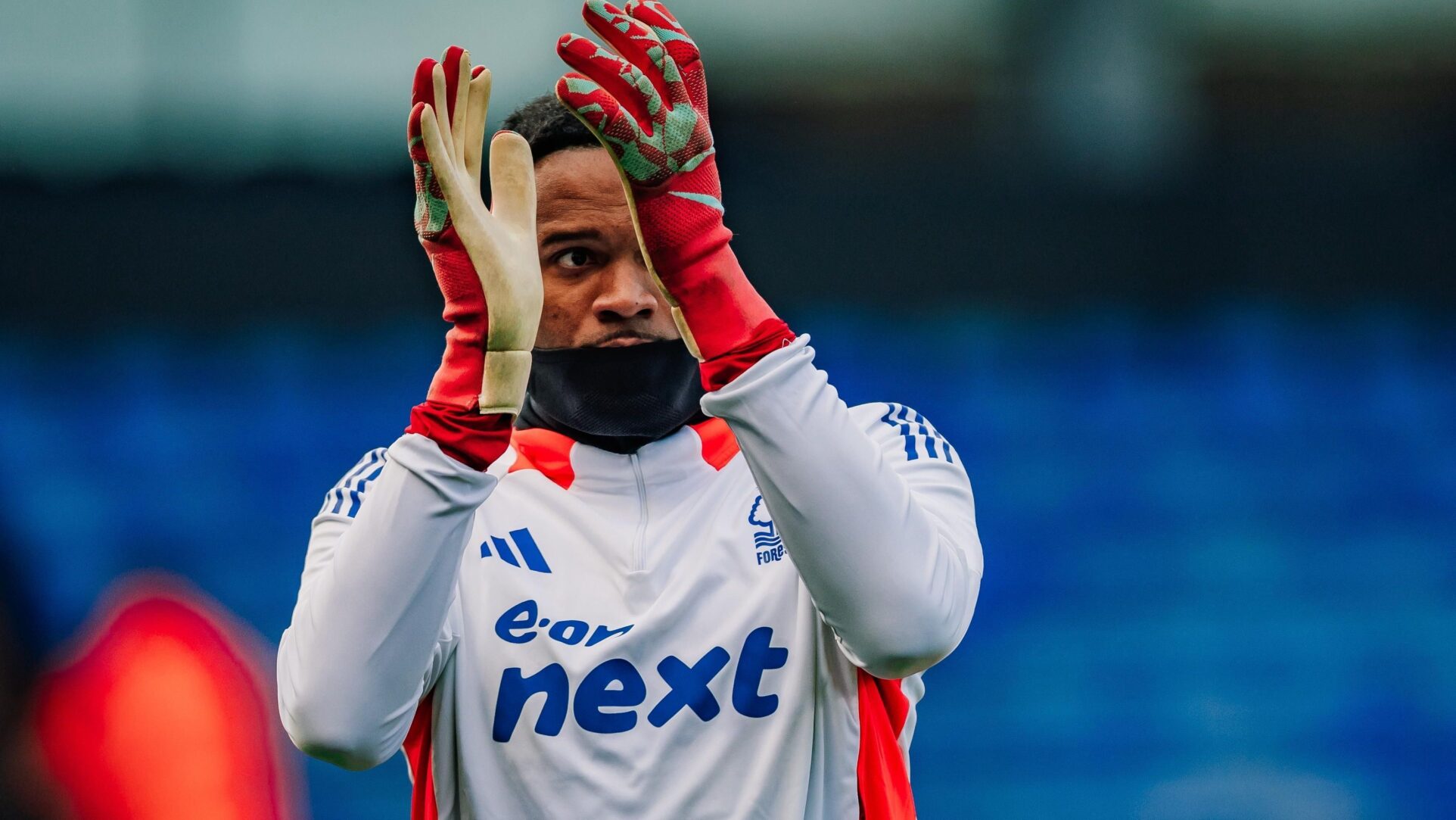 Goleiro Carlos Miguel comemora classificação à semi da Copa da Inglaterra | CNN Brasil
