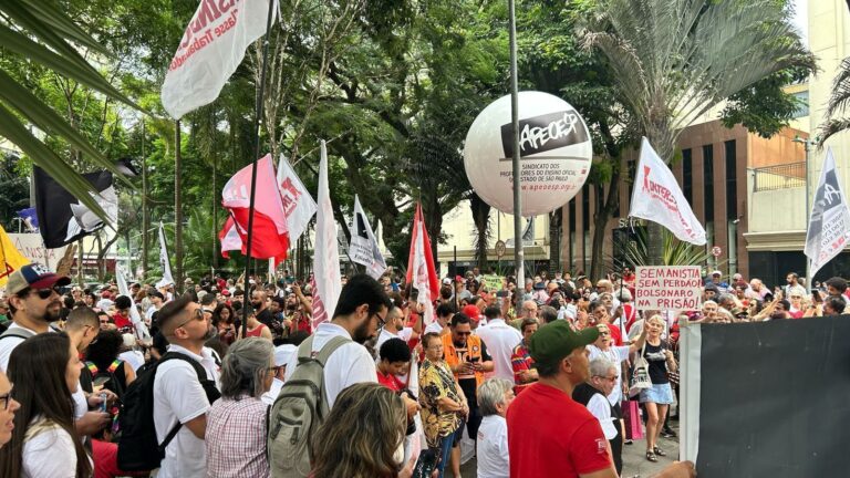 Movimentos sociais e políticos participam de ato contra o PL da anistia | CNN Brasil