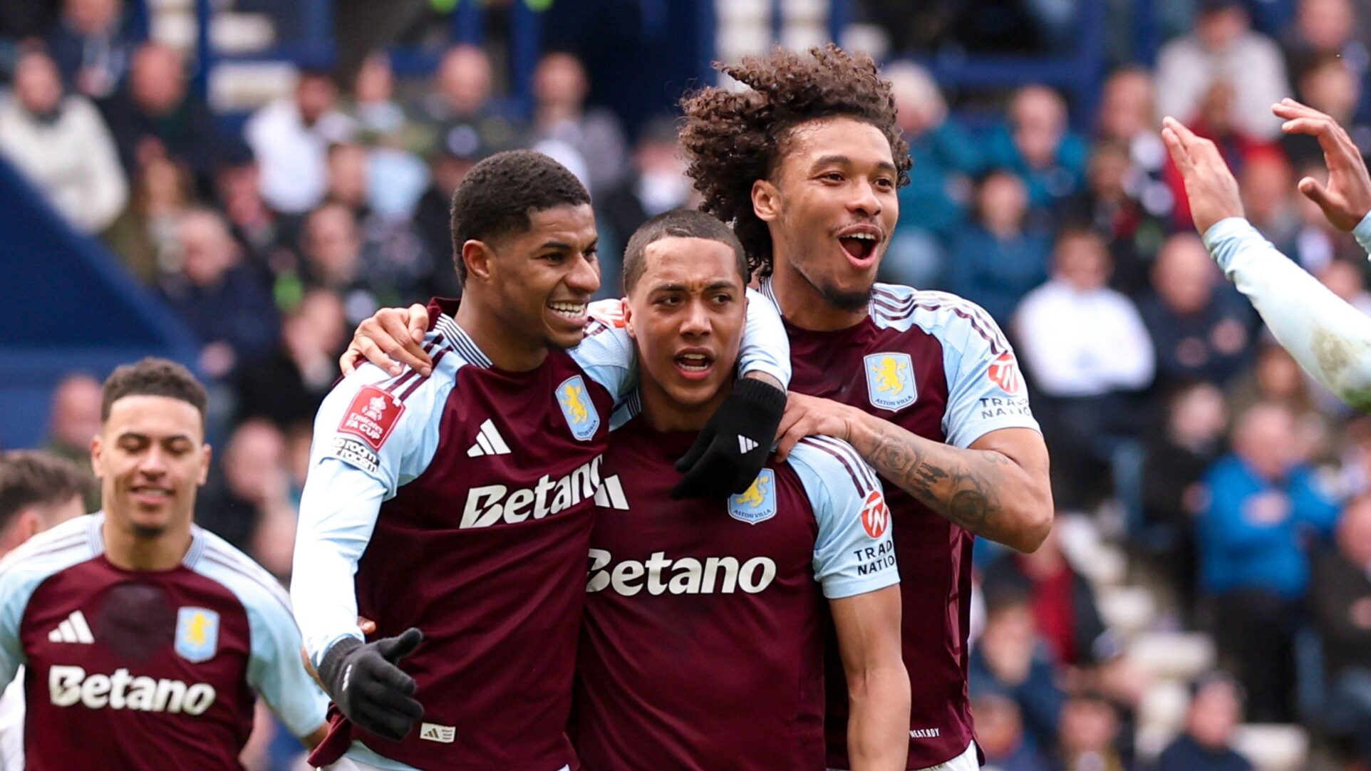 Rashford marca dois e coloca Aston Villa na semifinal da Copa da Inglaterra | CNN Brasil