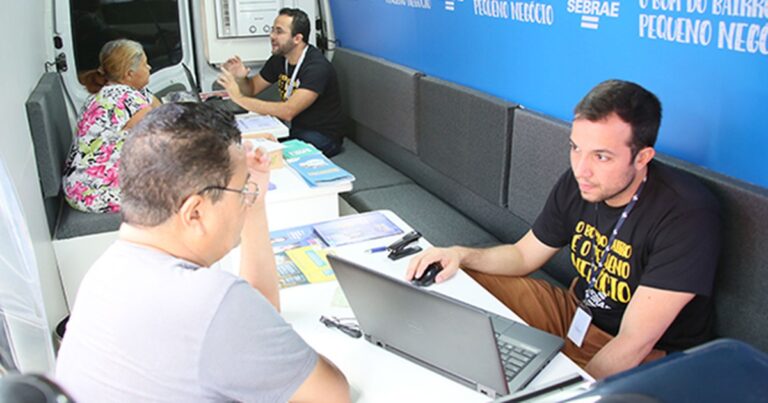 Sebrae atende a empreendedores dos bairros com unidade móvel