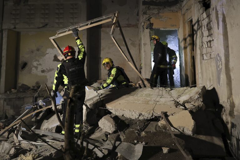 Rússia bombardeia Kharkiv pela segunda noite consecutiva, diz Ucrânia