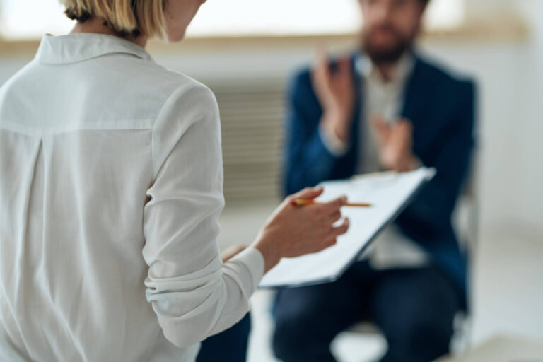 Tive um sonho erótico com minha psicóloga; ela está certa em ficar brava? Especialista responde