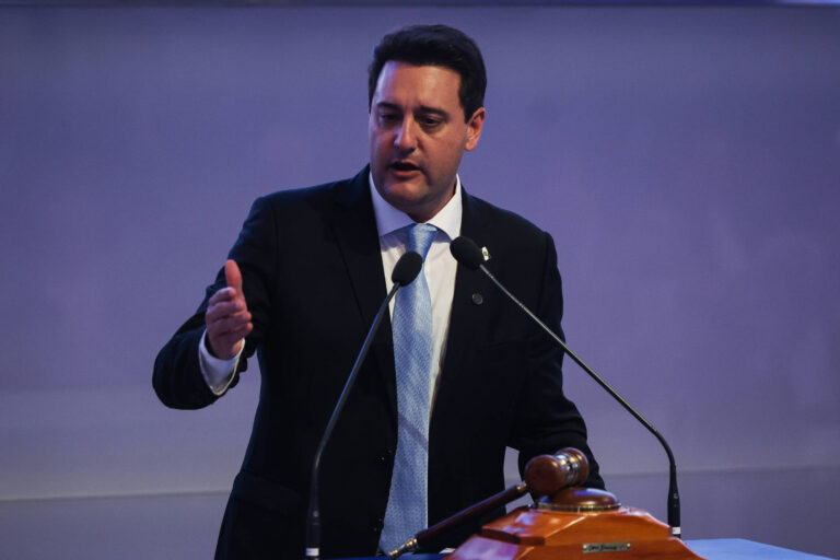 Painel: Pré-candidato, Ratinho Jr. quer nacionalizar seu nome em viagens e apresentar feitos da gestão
