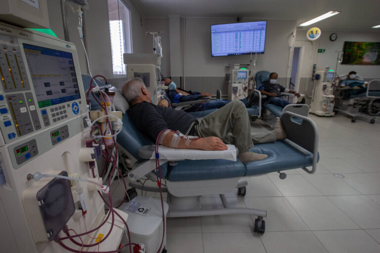 Ao menos 12 cidades e estados estão com verba atrasada para pacientes renais do SUS