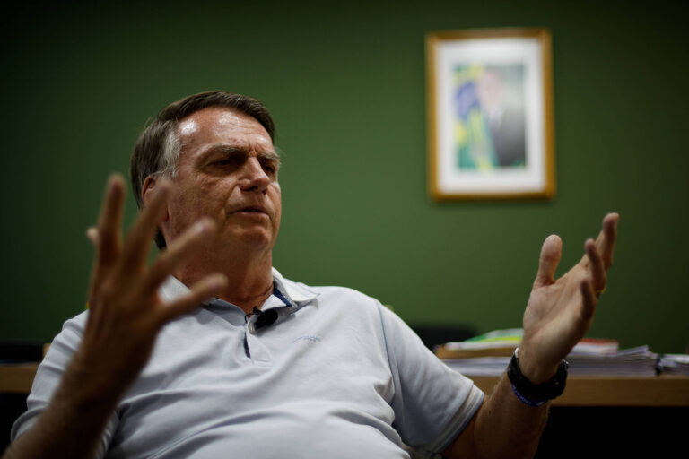 Prisão, Tarcísio e golpe; assista à íntegra da entrevista de Bolsonaro à Folha