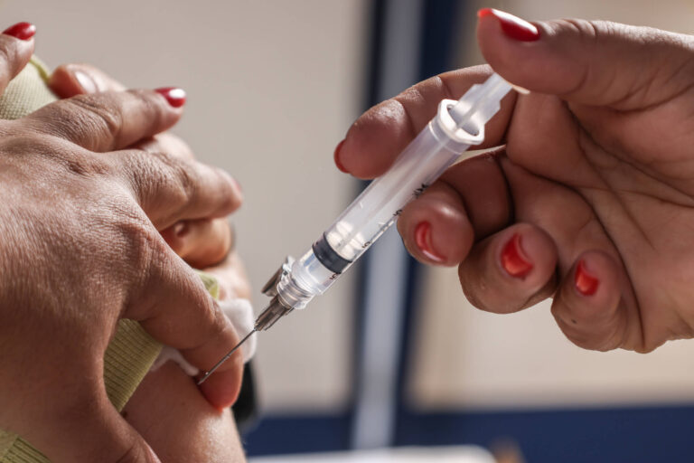 Brasil registra aumento de síndrome respiratória grave em quase todas as regiões, diz Fiocruz