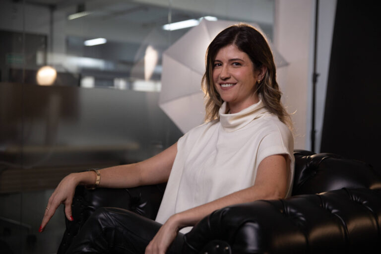 Aline Wolff, psicóloga da Rebeca Andrade, estreia na CasaFolha curso sobre equilíbrio emocional