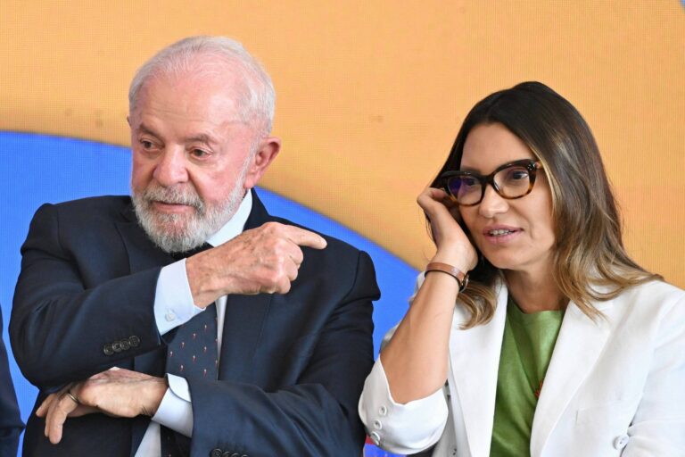 Justiça dá 20 dias para governo Lula se manifestar sobre viagens de Janja