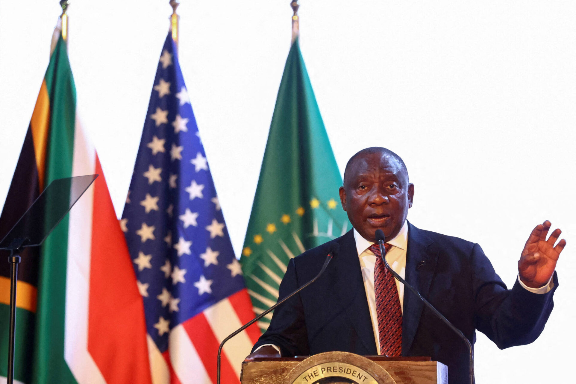 Trump recebe presidente da África do Sul após dizer que há 'genocídio contra brancos'