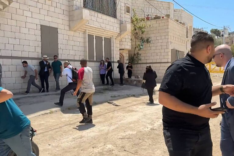 Exército de Israel faz disparos contra diplomatas na Cisjordânia; veja vídeo