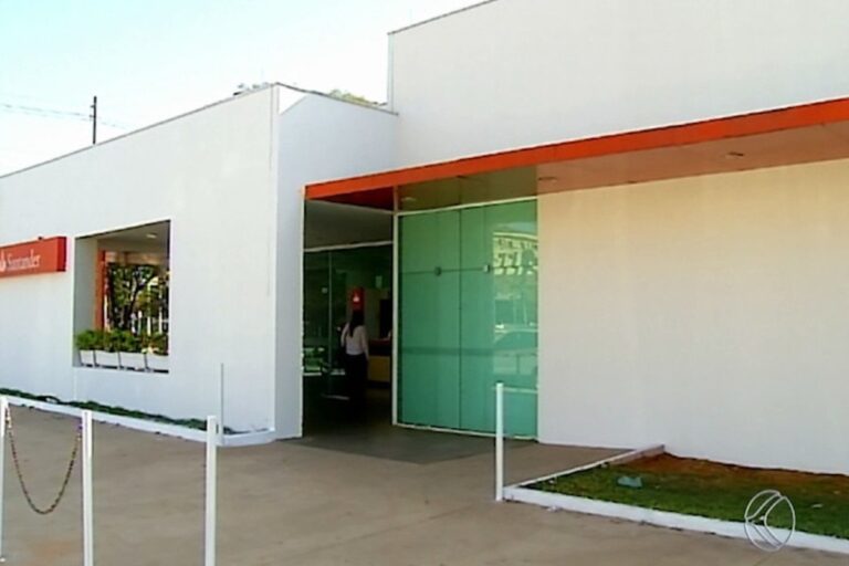 Criminosos arrombam agência bancária em Uberaba e furtam dinheiro